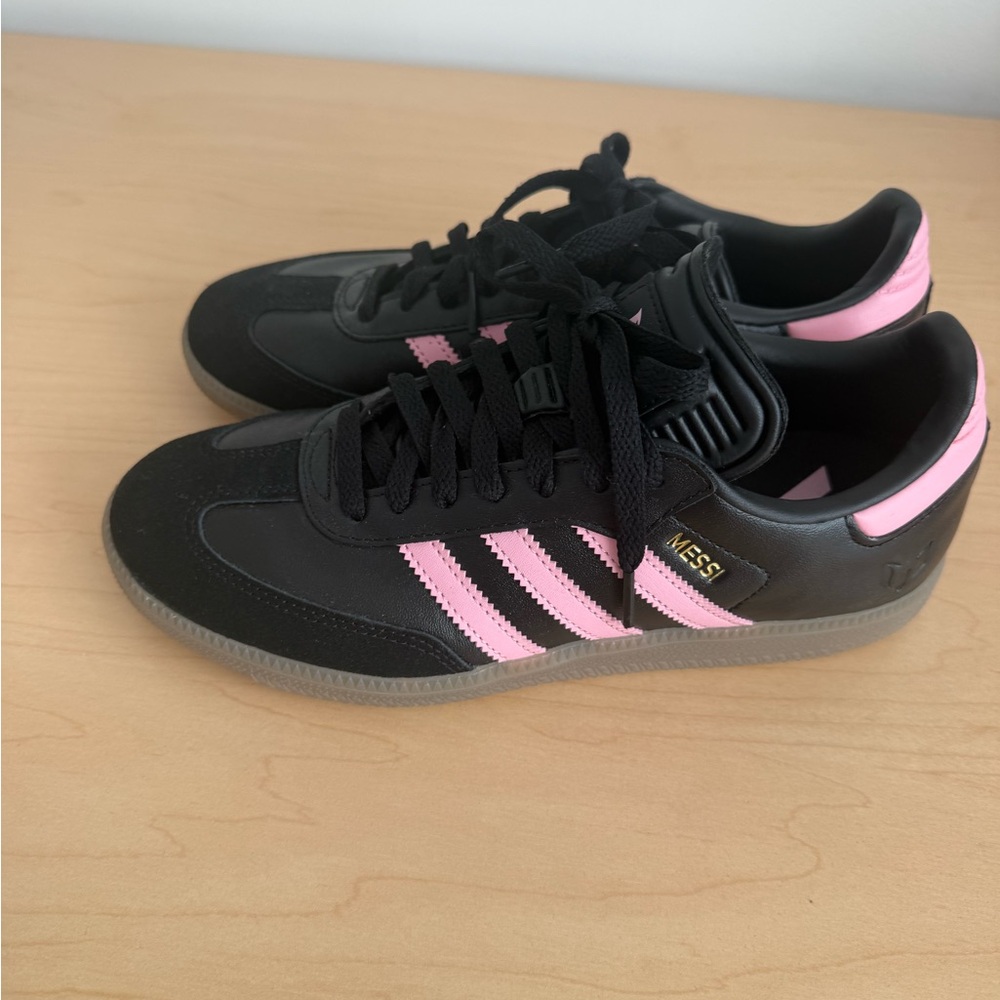 UNISEX SAMBA MESSI INDOOR SOCCER SHOES | Black/Pink (6.5 women’s) - Picture 2 of 11